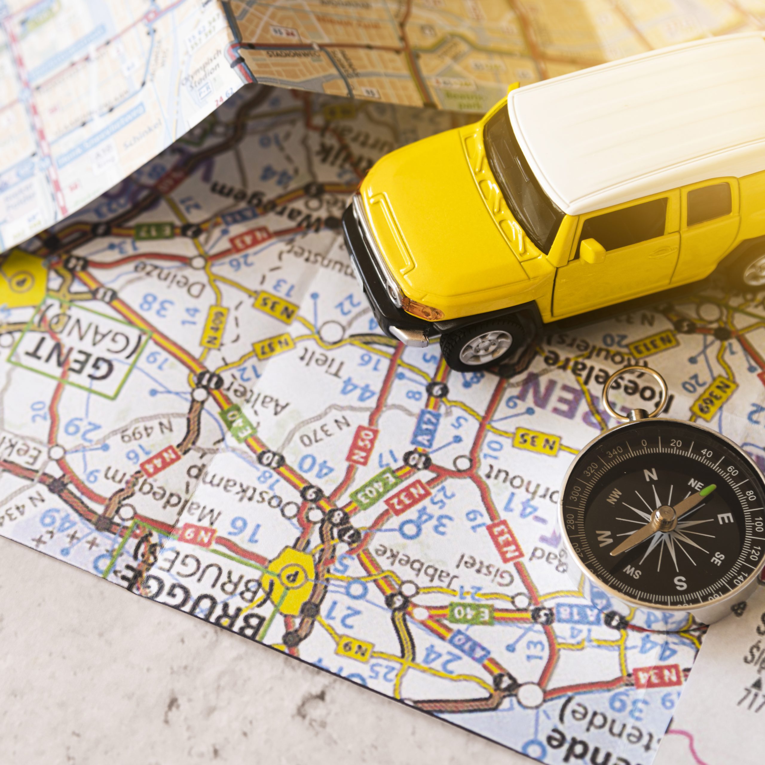 belgian-map-with-decor-car-compass